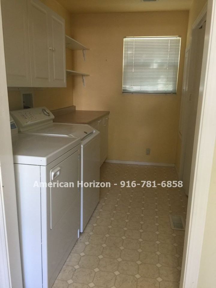 111 Tahoe Ave - Photo 2 of 18