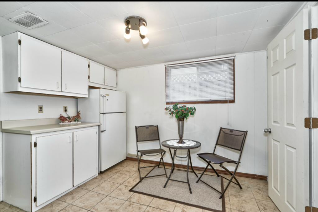 1018 Fennell Avenue East - Photo 3 of 8