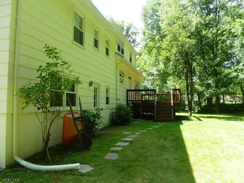 28 Cambridge Dr - Photo 3 of 20