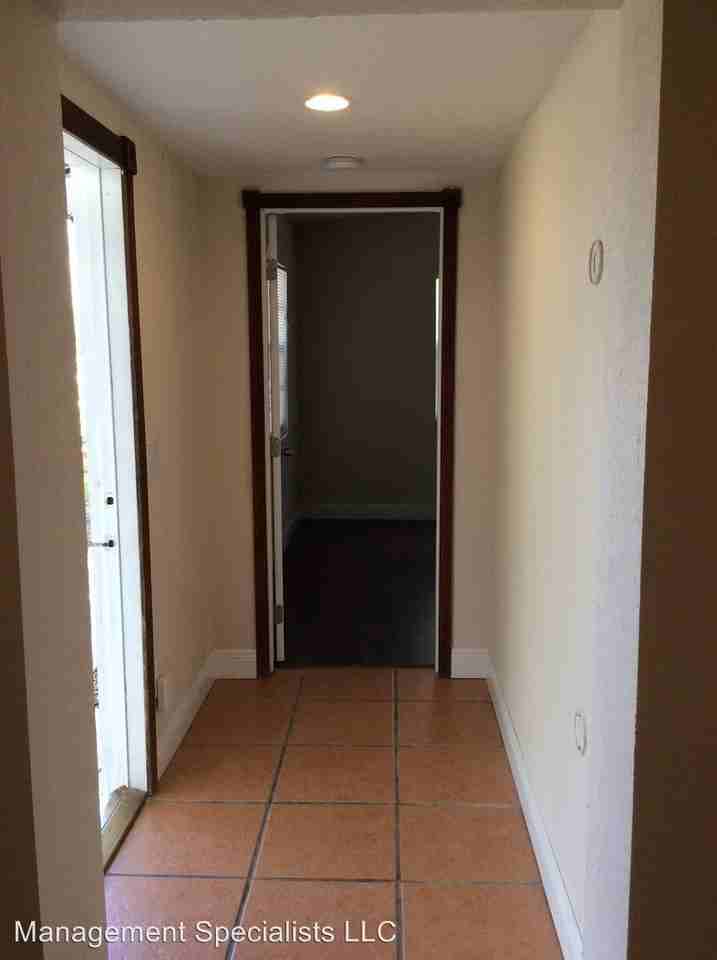 151 SE Castana Ct - Photo 3 of 21