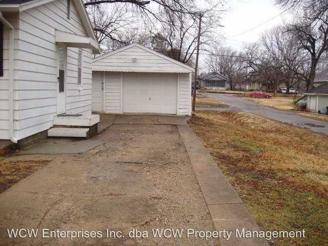 2001 SE Ohio Ave - Photo 3 of 11