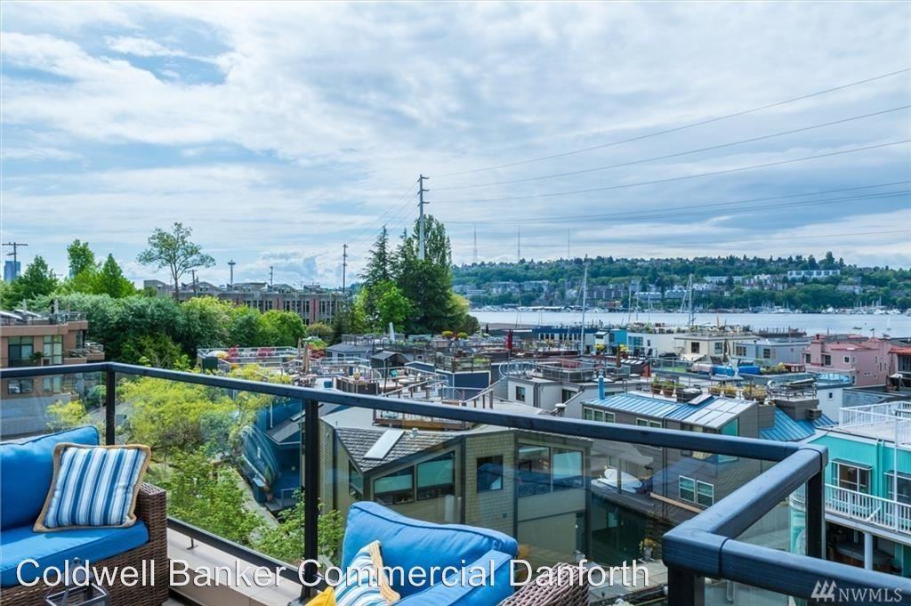 80 E Roanoke St #17 - Photo 2 of 24