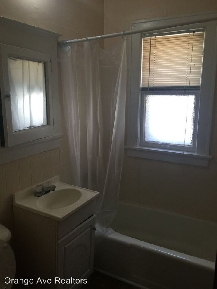 2729 N 40th St - Photo 2 of 8