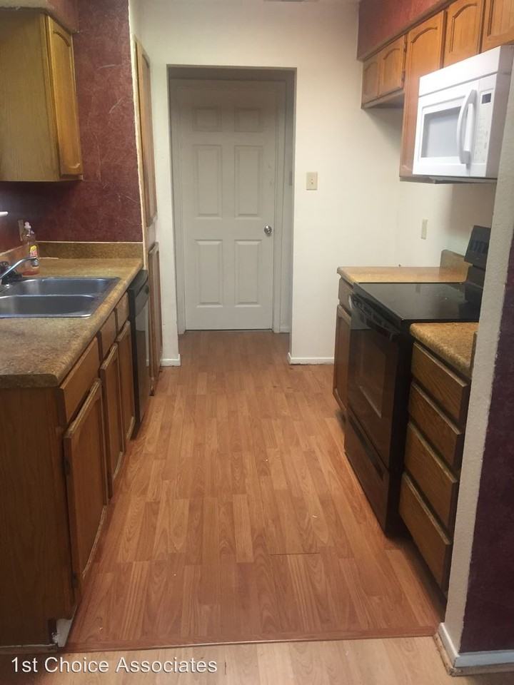 350 Woodhill Way Ct - Photo 3 of 9