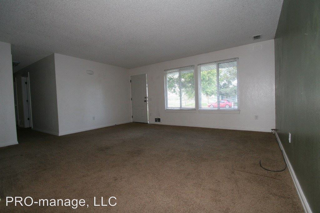 815 Lilac St - Photo 3 of 11