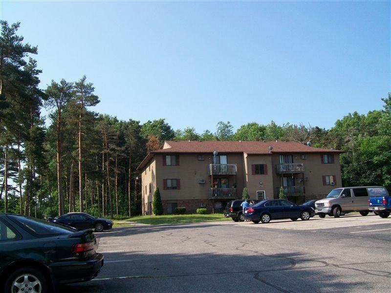 Pinewood Apartments - Photo 3 of 4