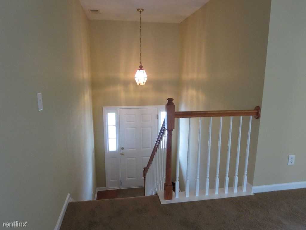 1227 Andrews Dr - Photo 2 of 10