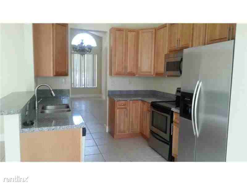 11526 NW 5th St - Photo 3 of 4