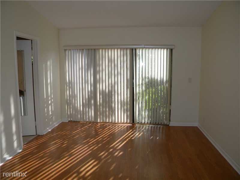 16606 Greens Edge Cir - Photo 3 of 5