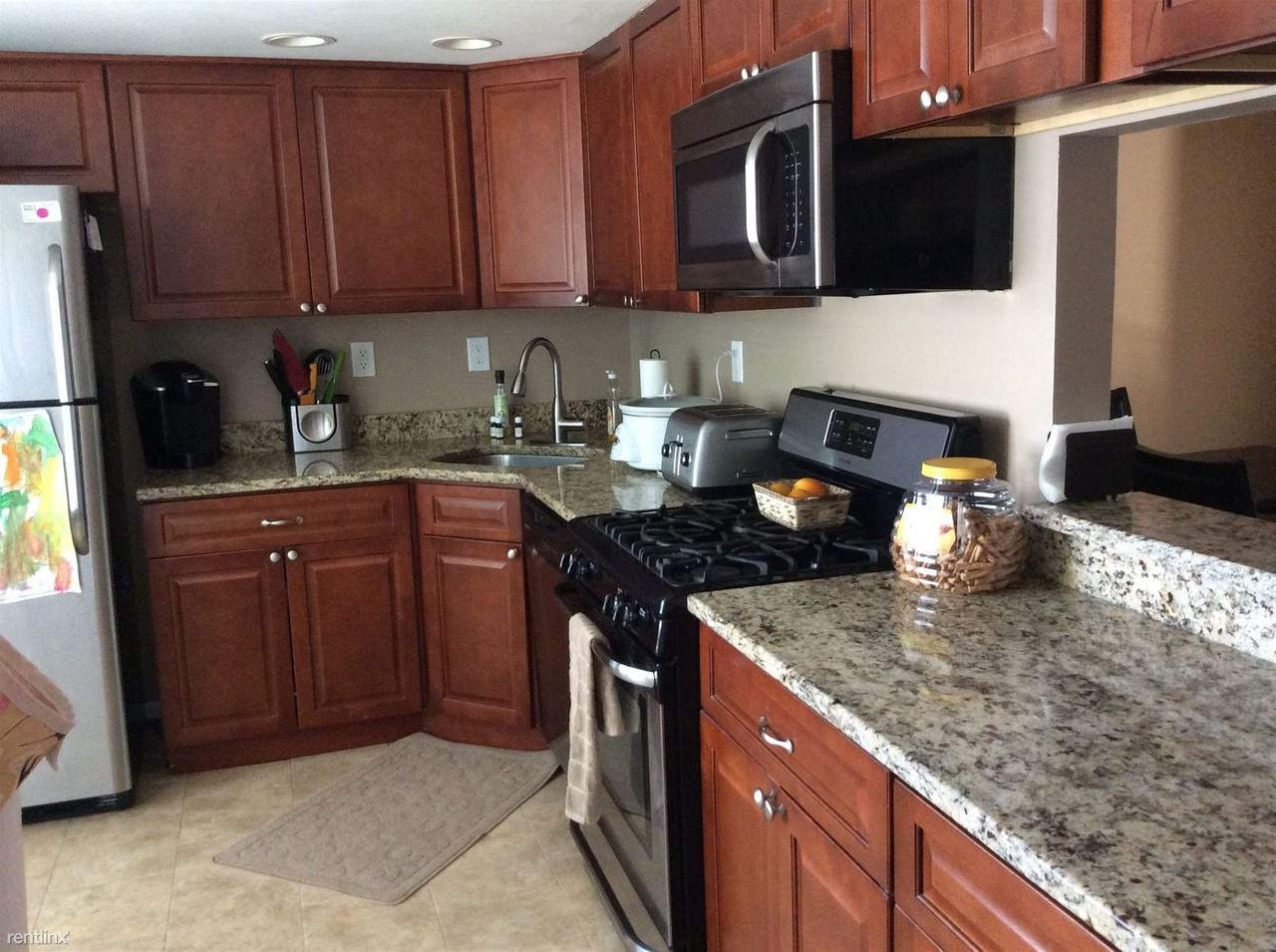 178 Bristol Ct - Photo 2 of 15