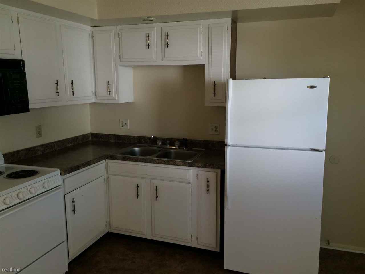 1923 Chateau Dr - Photo 2 of 8