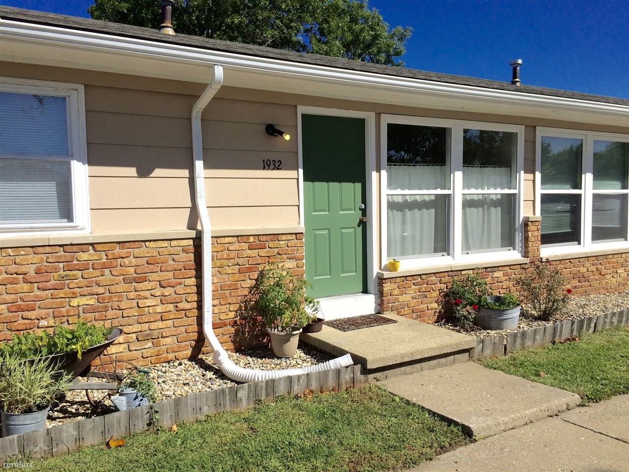 1923 Chateau Dr - Photo 3 of 8