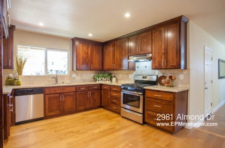 2981 Almond Dr - Photo 2 of 8