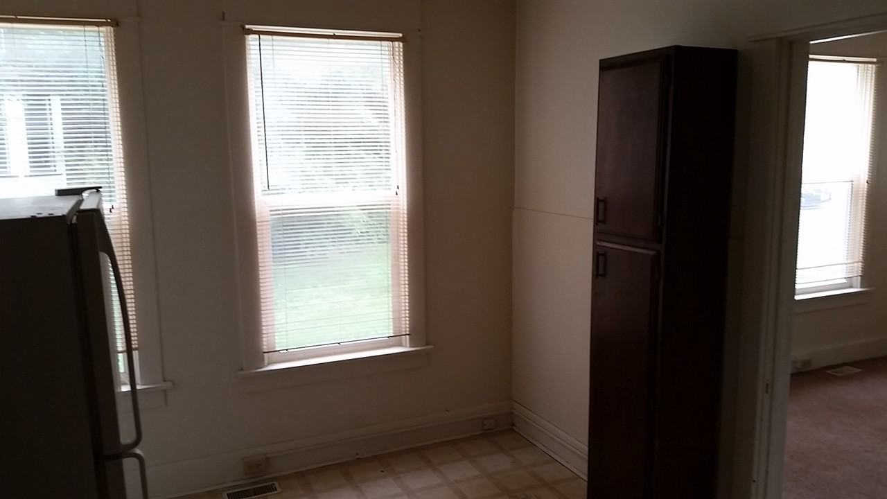 912 N Harrison St - Photo 3 of 20