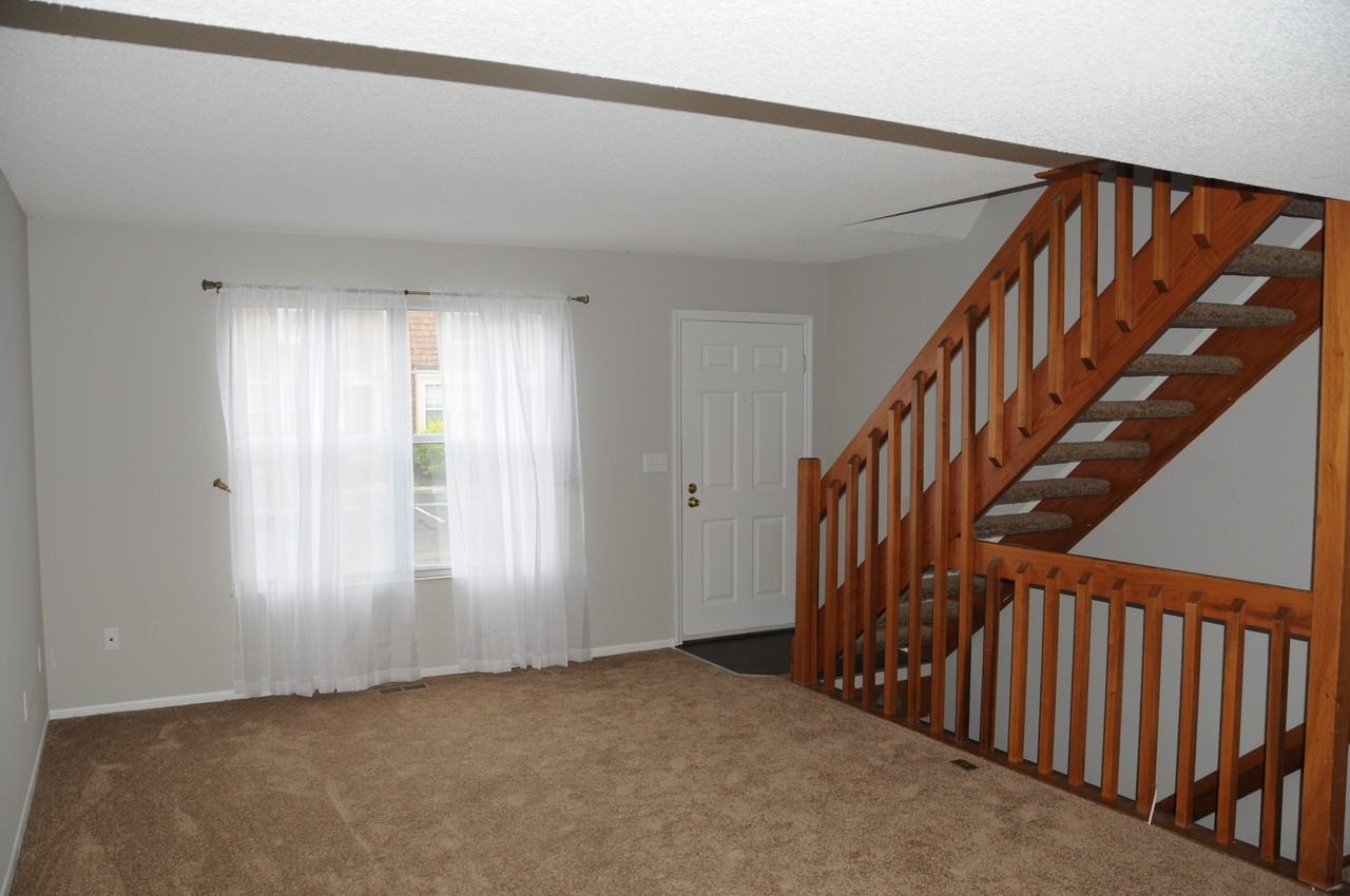 5098 Stoneybrook Boulevard - Photo 2 of 9