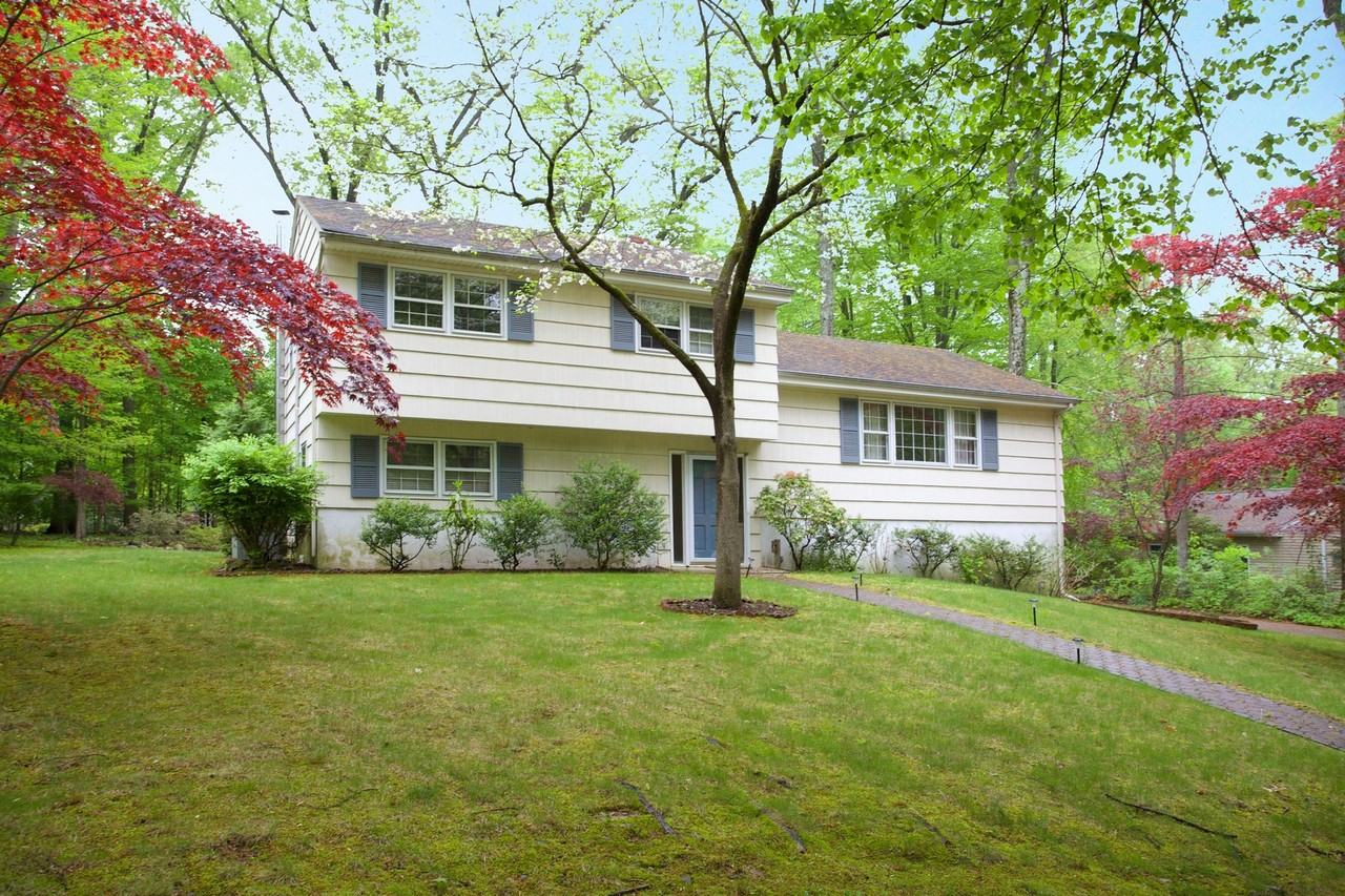 19 Dearborn Dr - Photo 2 of 19