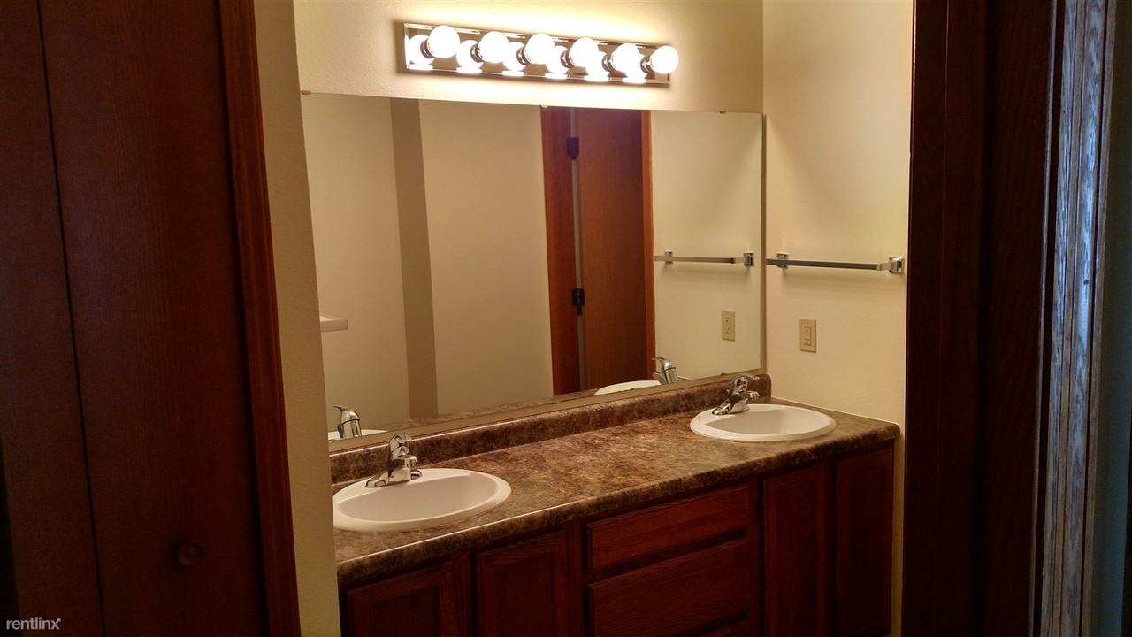 925 Page Dr - Photo 3 of 6