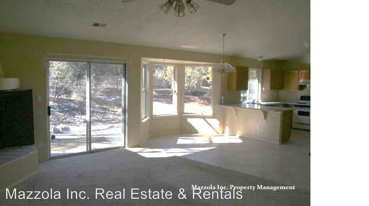 78 Steeplechase Dr - Photo 3 of 11