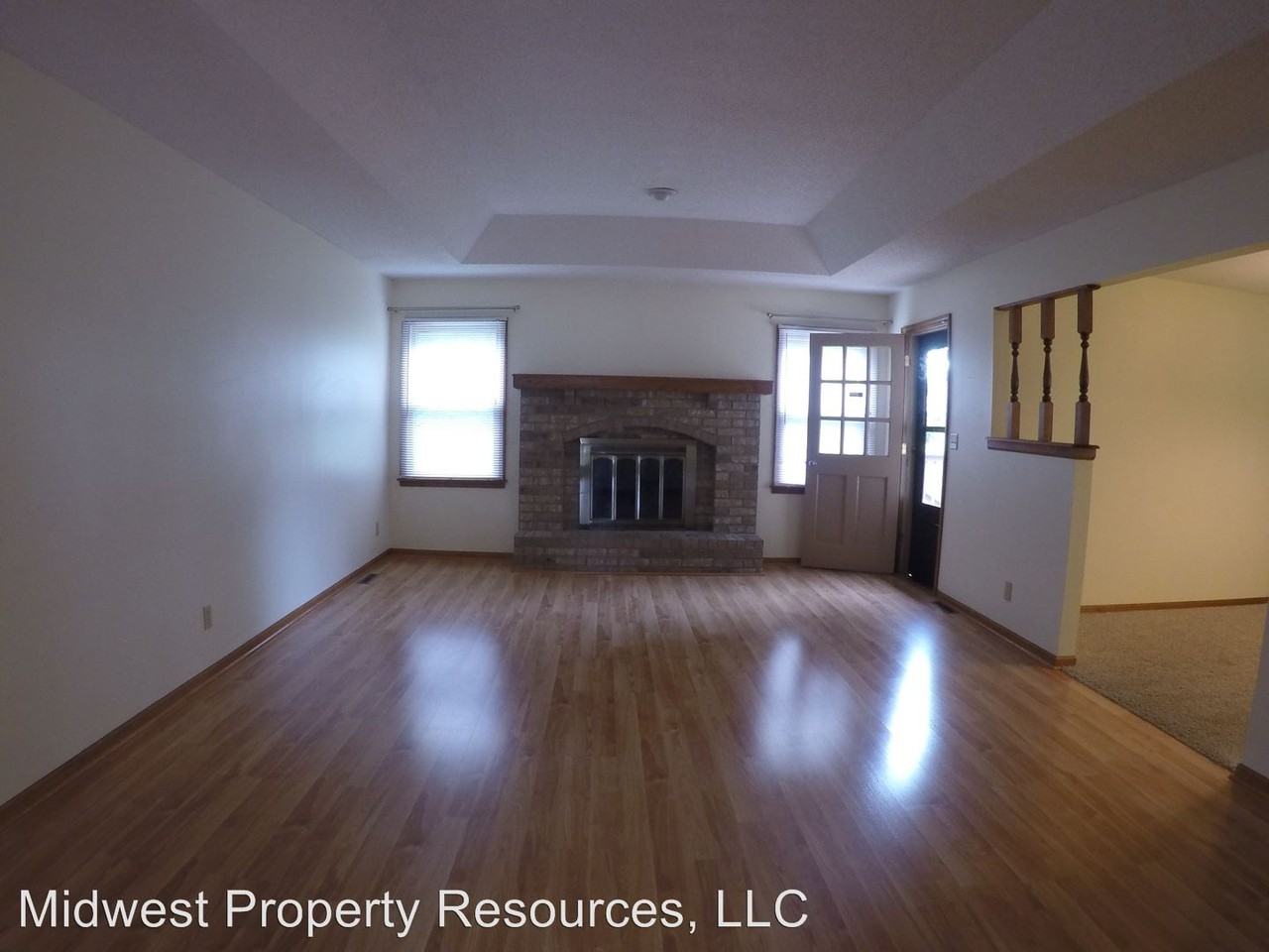 1107 Outlook Dr - Photo 3 of 19