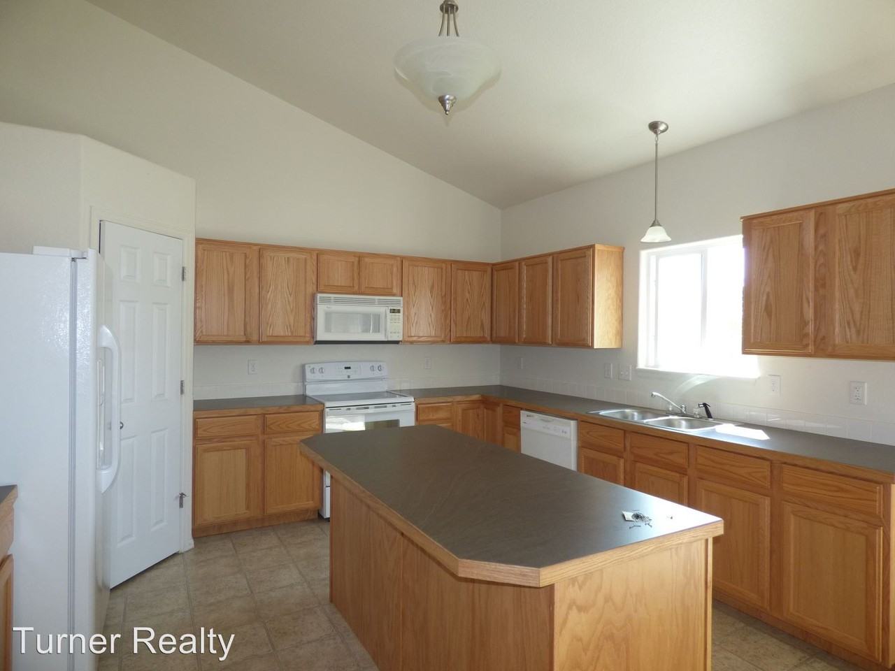 2564 Rosemary Ln - Photo 2 of 11