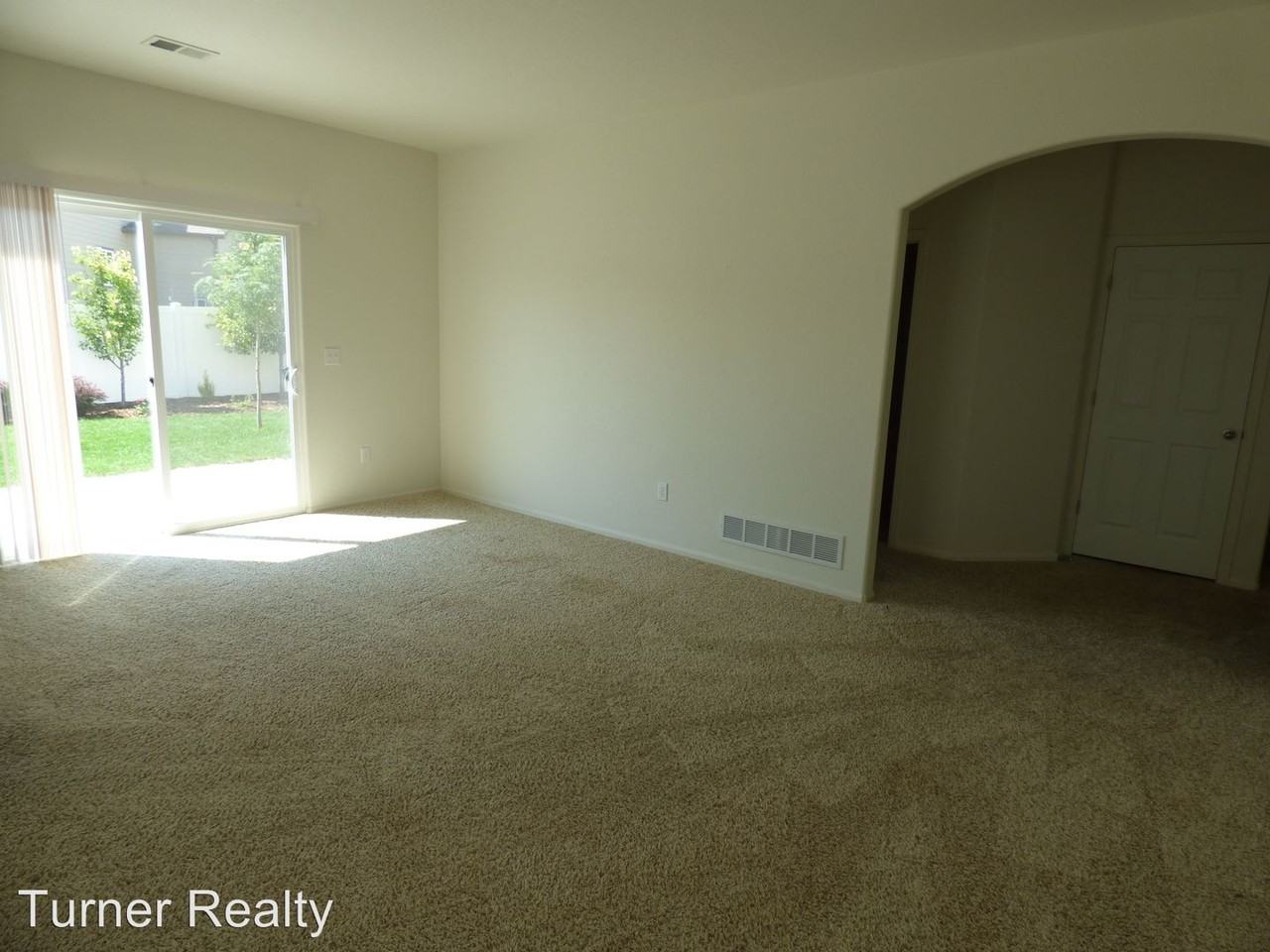 2564 Rosemary Ln - Photo 3 of 11