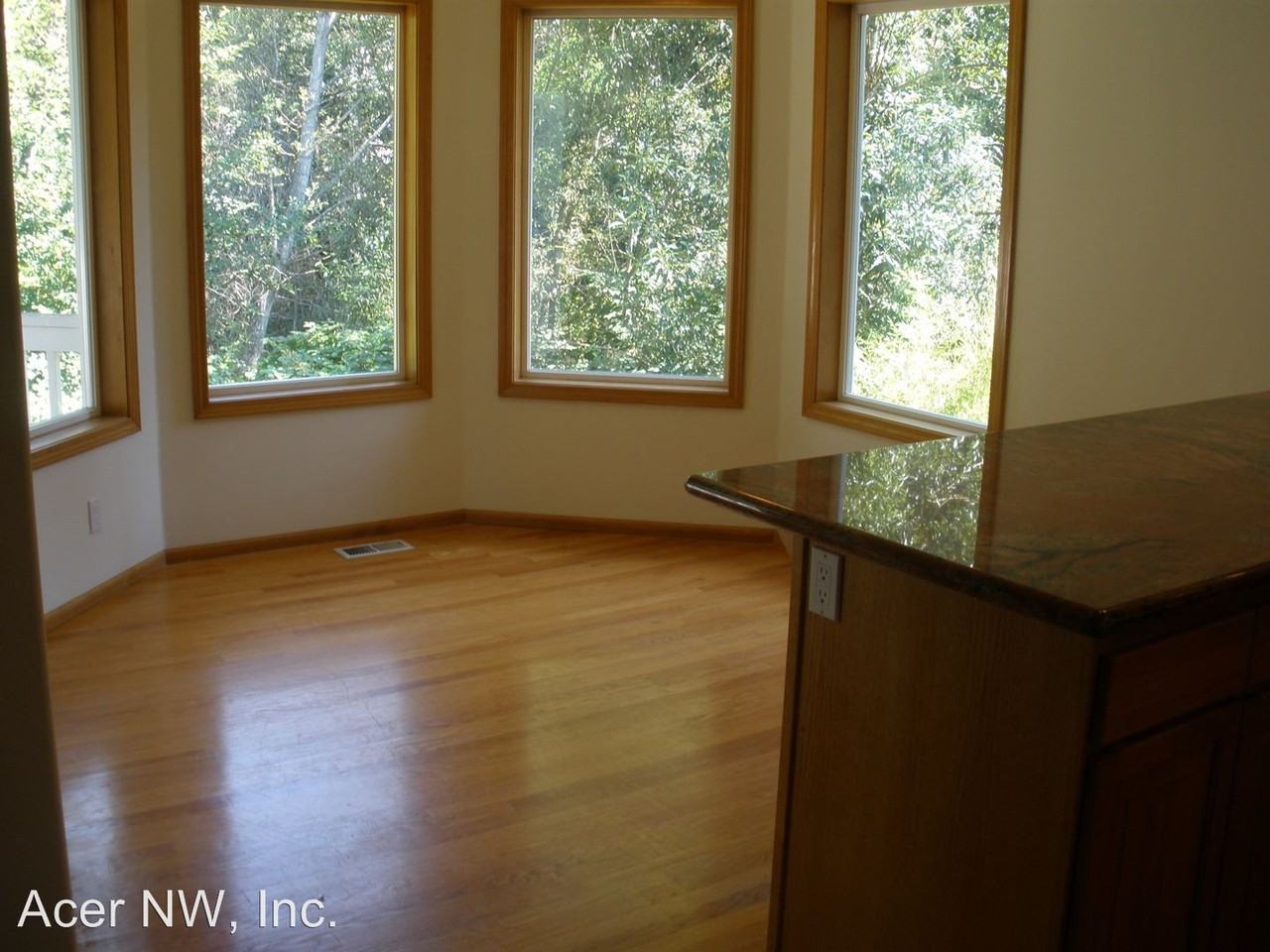 12310 NE 100th Pl - Photo 3 of 23