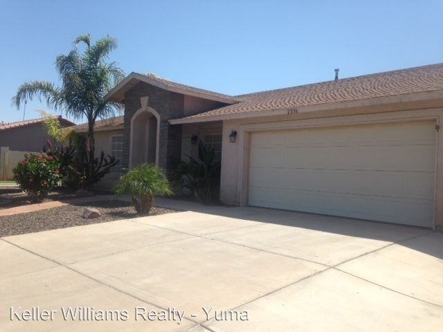 2896 S 31st Dr - Photo 2 of 14