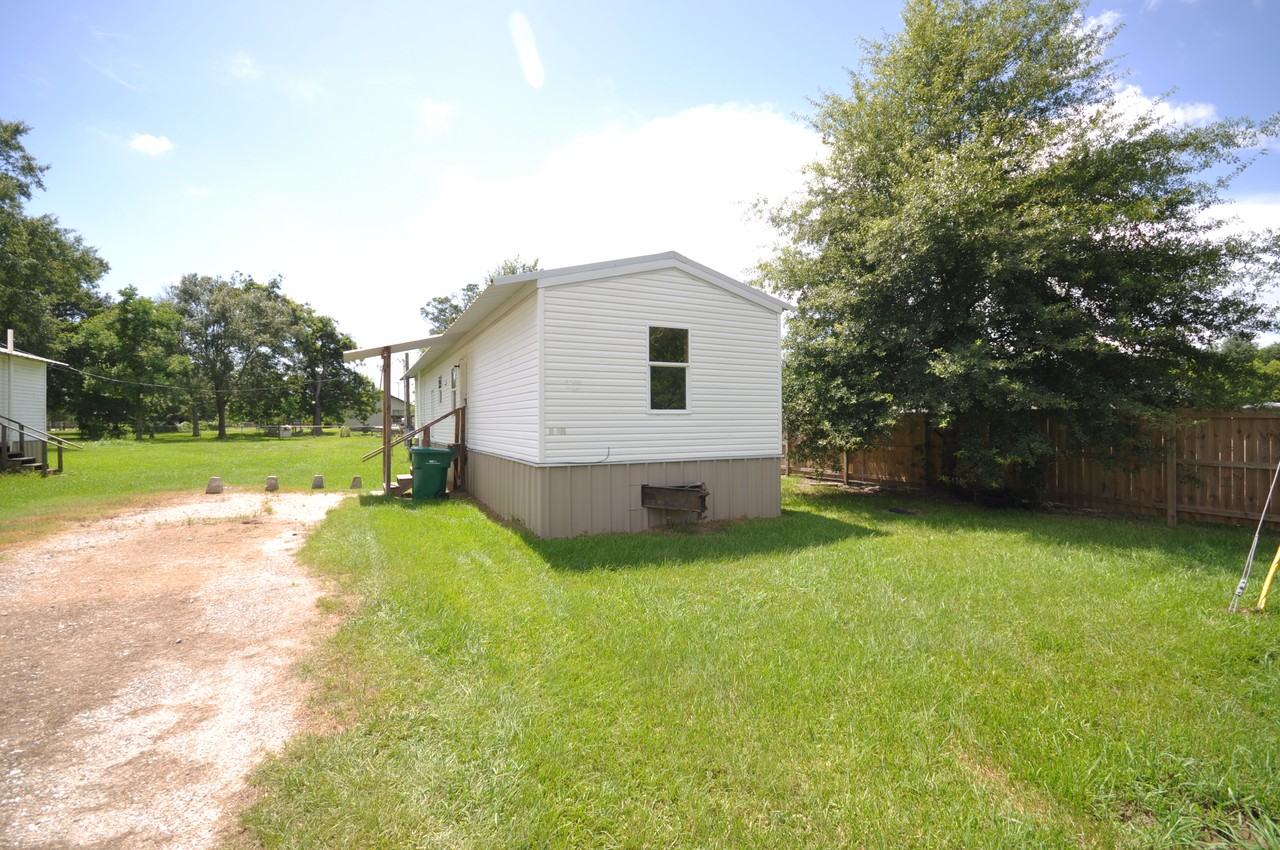 1014 Fancher St - Photo 2 of 10