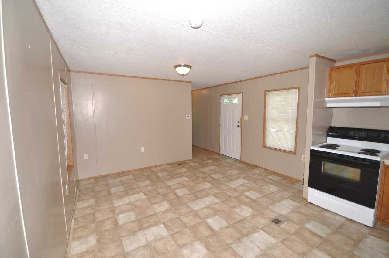 1014 Fancher St - Photo 3 of 10