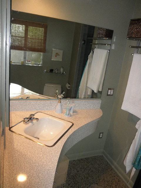 1055 Terrace Blvd - Photo 2 of 8