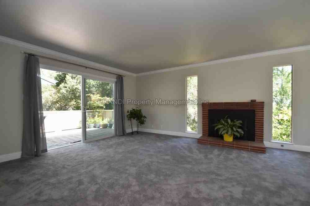 12 Thomas Ct - Photo 3 of 17