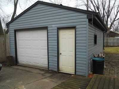 7406 Saturn St - Photo 2 of 6