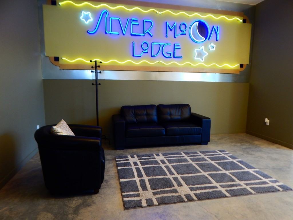 Silver Moon Lodge - Photo 3 of 19