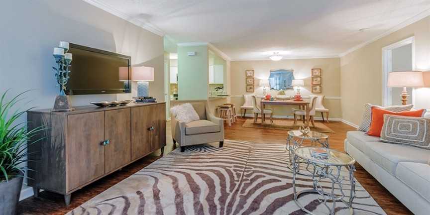 517 West 8th St. - Photo 2 of 5