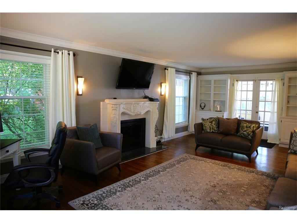 274 Abbey St - Photo 3 of 38