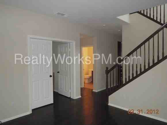 40059 Annapolis Dr - Photo 2 of 11