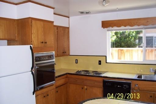 2437 Stokes St - Photo 2 of 8