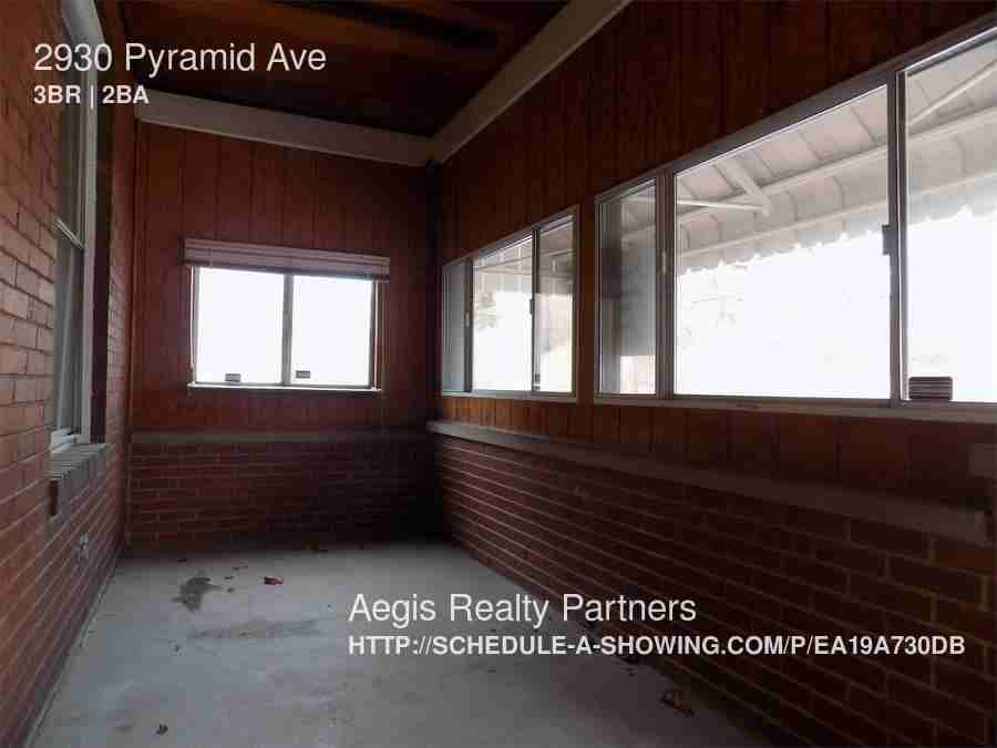 2930 Pyramid Ave - Photo 3 of 24