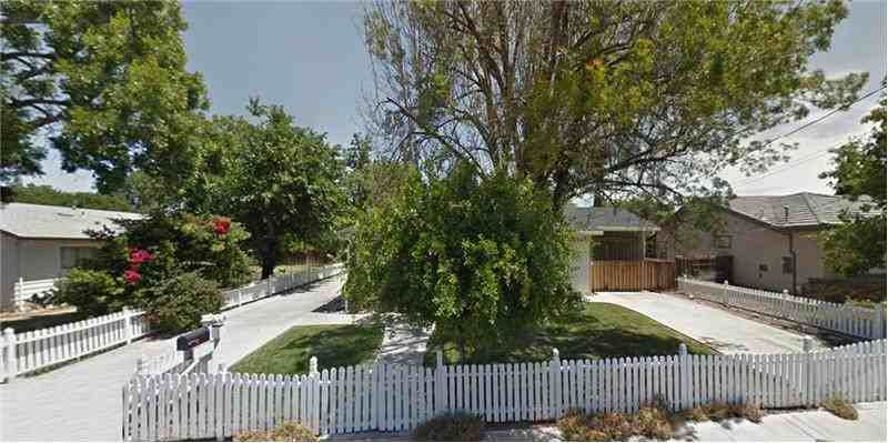 718 Sarah St - Photo 3 of 17