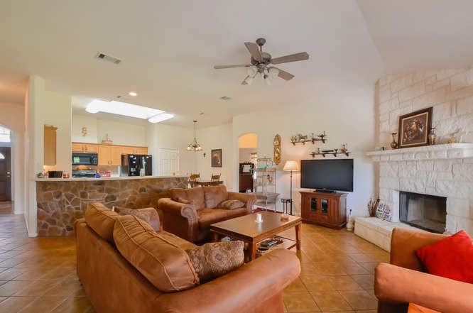 105 River Park Ln - Photo 3 of 30