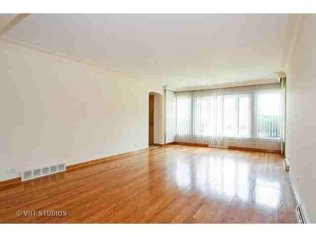 8258 S Whipple St - Photo 2 of 8
