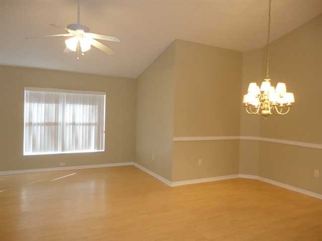27501 Sky Lake Cir - Photo 3 of 16