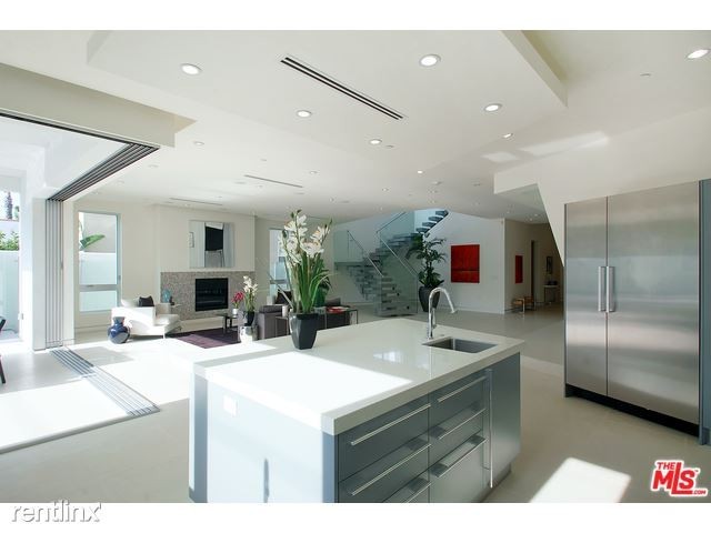429 N Sweetzer Ave - Photo 3 of 3