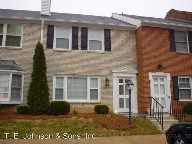 365 Hanover Arms Ct - Photo 2 of 7