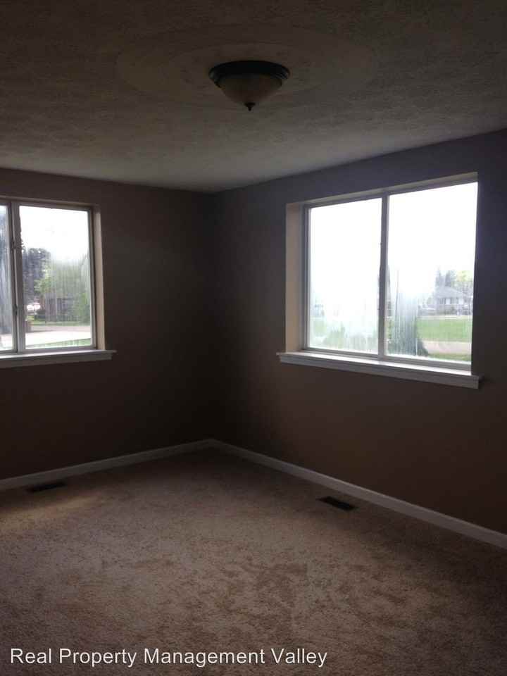 102 Gum St - Photo 2 of 15