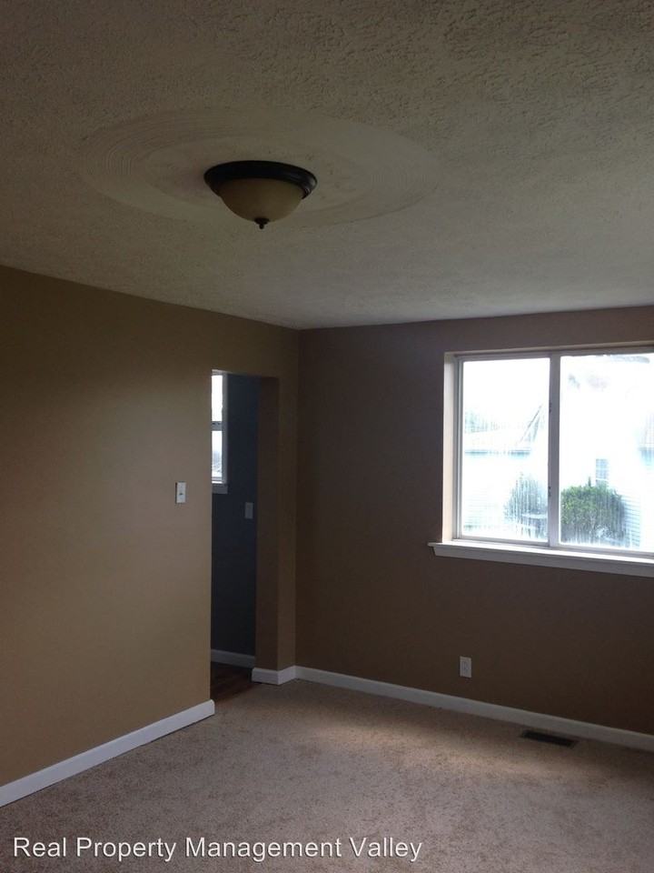 102 Gum St - Photo 3 of 15