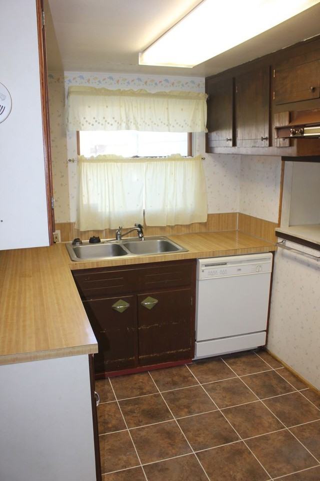 4290 Farmcrest St - Photo 2 of 20