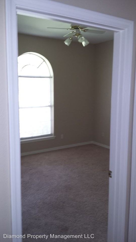4913 Willow Bend Rd - Photo 2 of 11