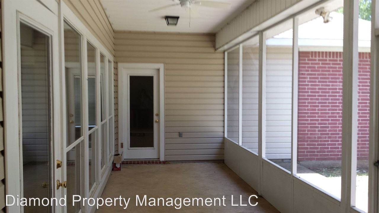 4913 Willow Bend Rd - Photo 3 of 11