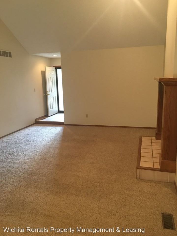 3011 N Longfellow Ct - Photo 2 of 8